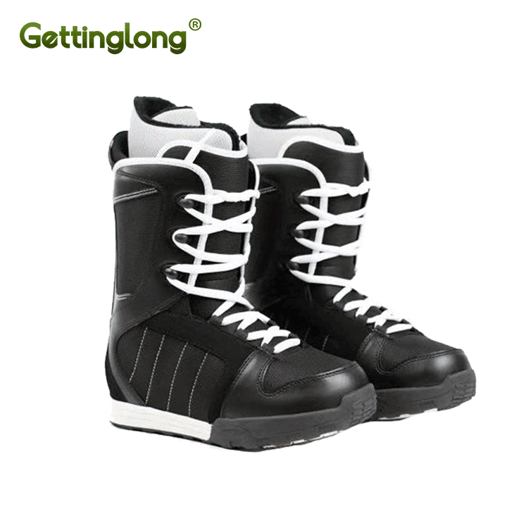 China sells ski boots at low cost
